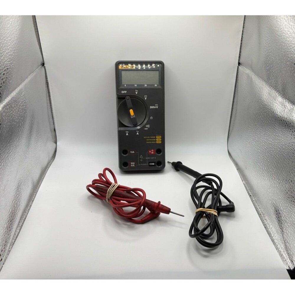 Fluke 73-III Digital Multimeter With Leads